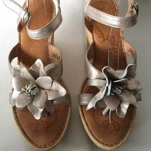 BORN "Miss" Matte Gold Leather Flower Thong Platform Wedge, Size 42/10